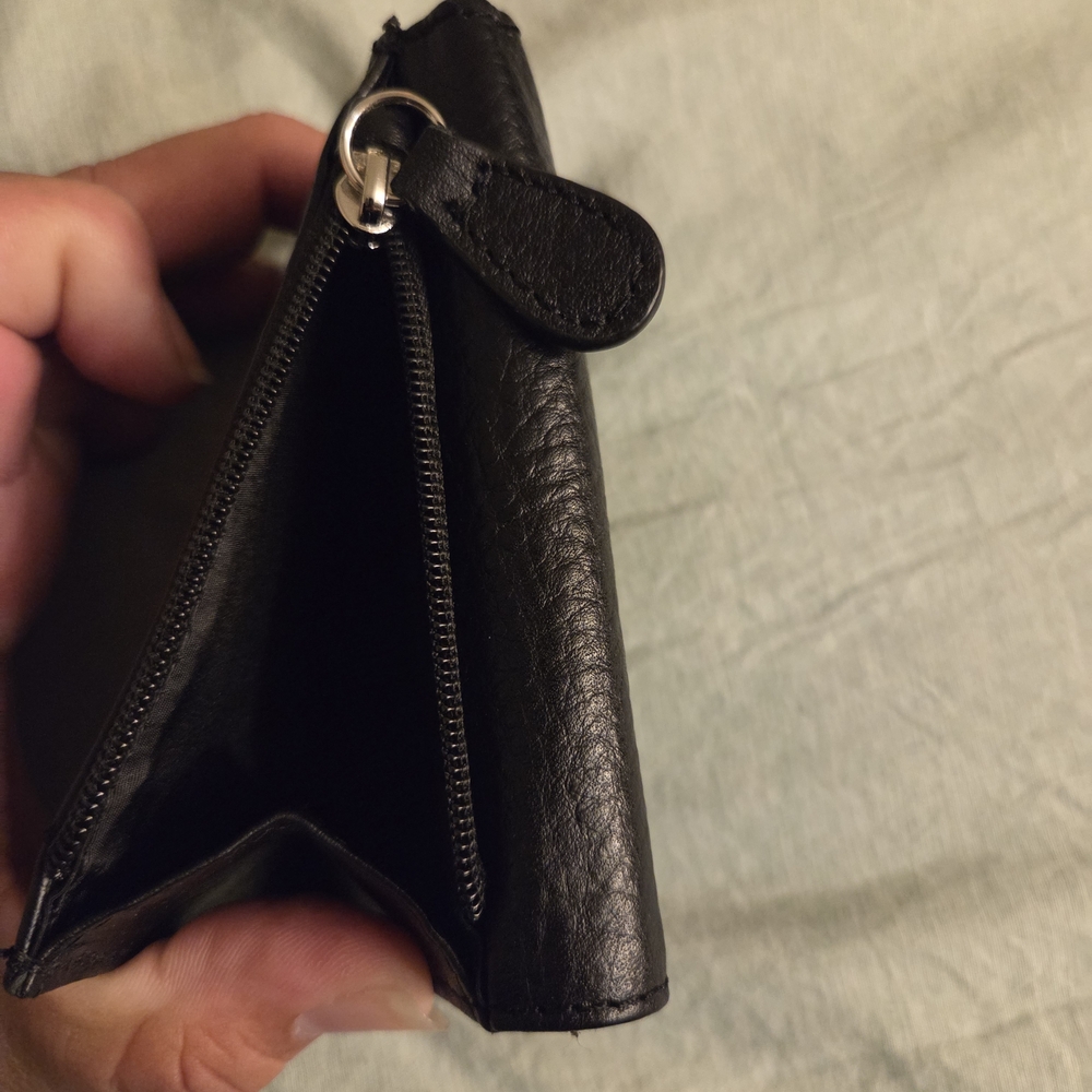 Giant Bernini Black Leather Trifold Wallet with Silver Accent - Picture 8 of 8